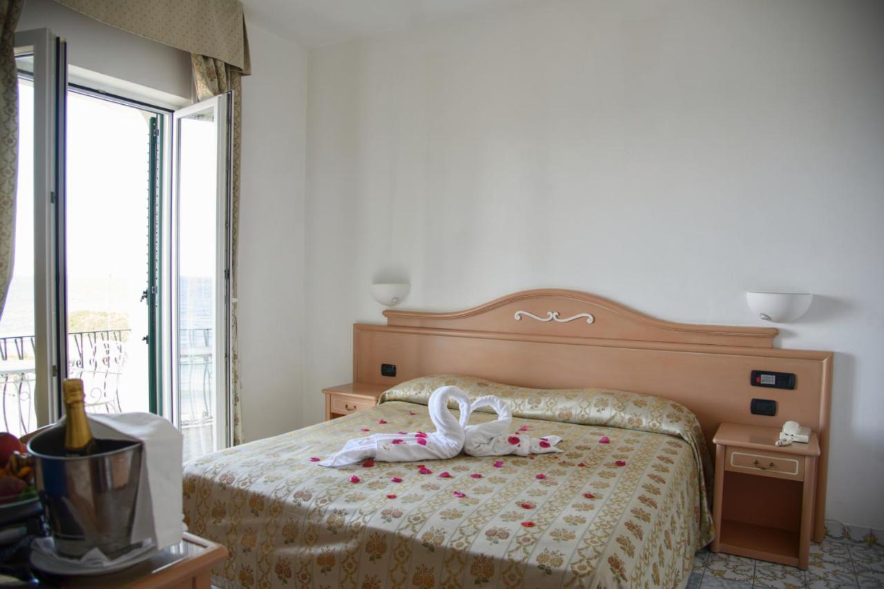Hotel Imperial Иския Екстериор снимка